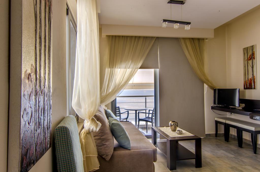 Gonis Suites Palaiochora Exterior foto