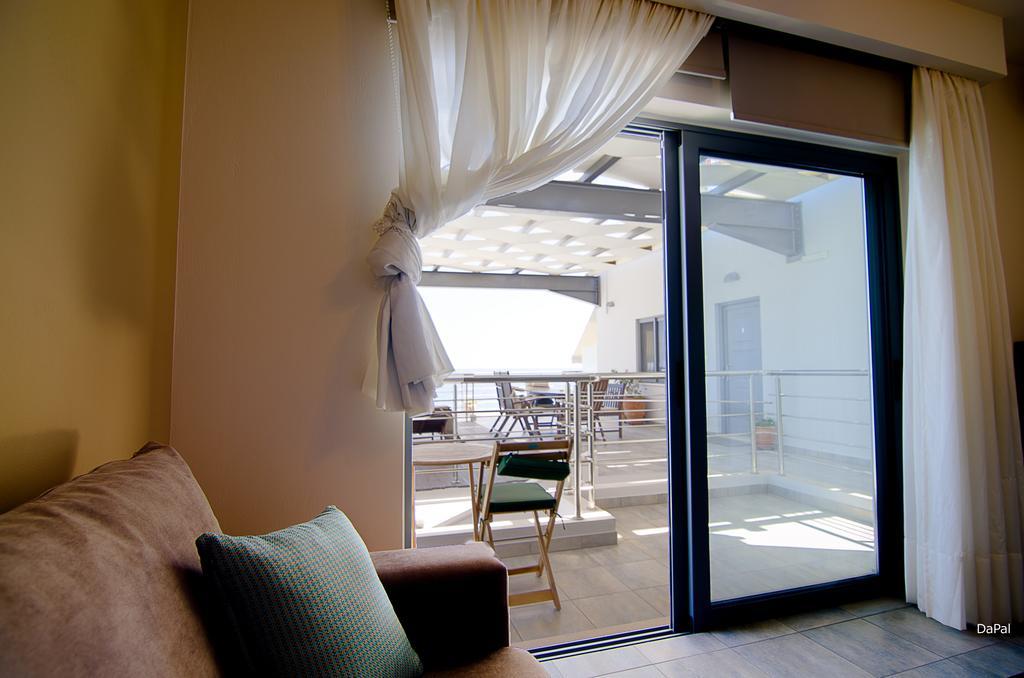 Gonis Suites Palaiochora Exterior foto